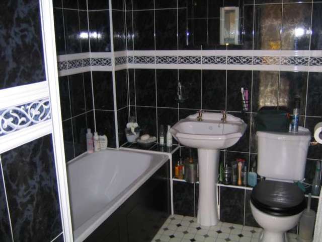  Image of 3 Bedroom Town House to rent at Stern Close Barking Essex, IG11 0XW