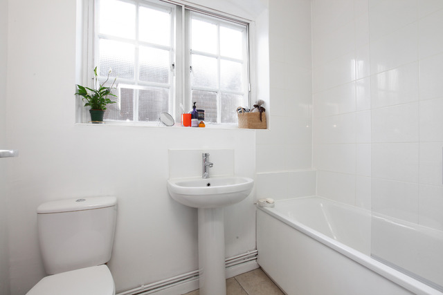 Image of 2 Bedroom Apartment for sale at Herne Hill  Herne Hill, SE24 9QJ