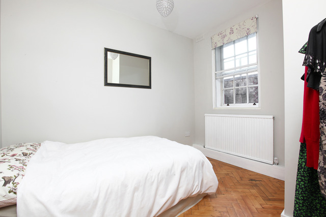  Image of 2 Bedroom Apartment for sale at Herne Hill  Herne Hill, SE24 9QJ