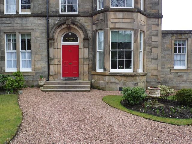  Image of 3 Bedroom Flat for sale at 128 Henderson Street  Bridge of Allan, FK9 4HF