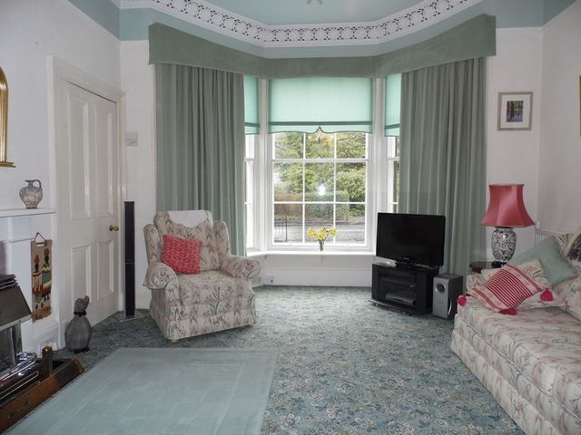  Image of 3 Bedroom Flat for sale at 128 Henderson Street  Bridge of Allan, FK9 4HF