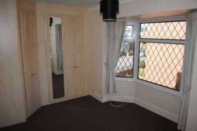  Image of 1 Bedroom Flat for sale at Ashtree Avenue  Grimsby, DN34 4RA