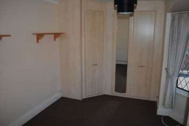  Image of 1 Bedroom Flat for sale at Ashtree Avenue  Grimsby, DN34 4RA
