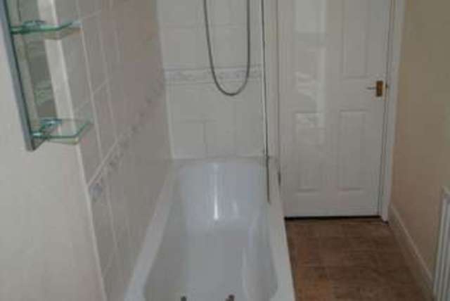  Image of 1 Bedroom Flat for sale at Ashtree Avenue  Grimsby, DN34 4RA