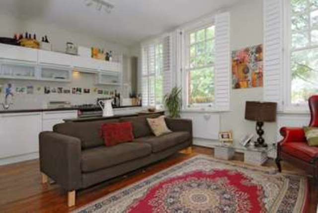  Image of 1 Bedroom Flat to rent at Bedford Hill  London, SW12 9HW