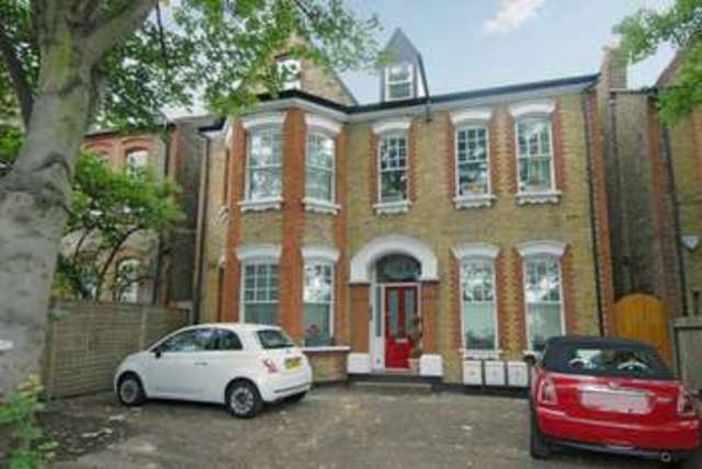  Image of 1 Bedroom Flat to rent at Bedford Hill  London, SW12 9HW