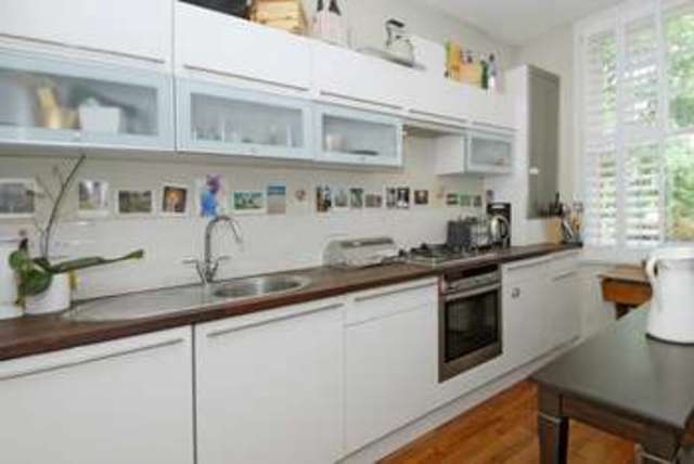  Image of 1 Bedroom Flat to rent at Bedford Hill  London, SW12 9HW