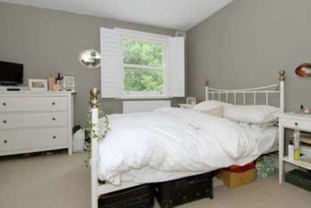  Image of 1 Bedroom Flat to rent at Bedford Hill  London, SW12 9HW