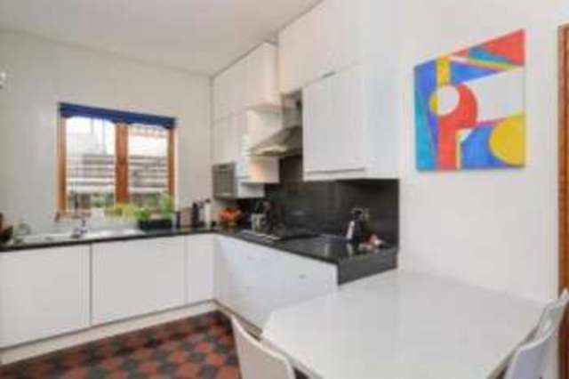 Image of 2 Bedroom Flat for sale at Hove East Sussex Hove, BN3 1DF
