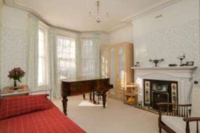  Image of 2 Bedroom Flat for sale at Hove East Sussex Hove, BN3 1DF