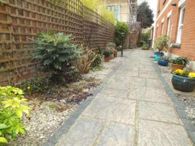  Image of 2 Bedroom Flat for sale at Carpenters Lane Cirencester Cirencester, GL7 1EE