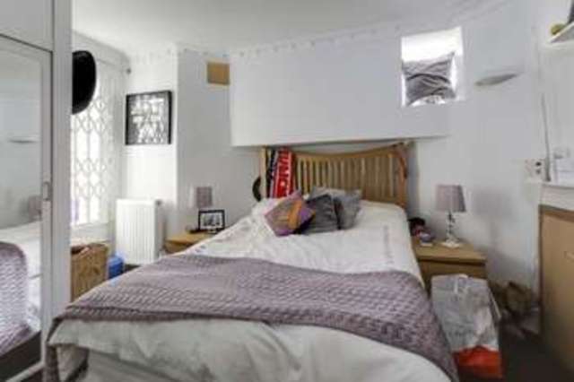  Image of 1 Bedroom Flat for sale at Christchurch Road  Crouch End, N8 9QL