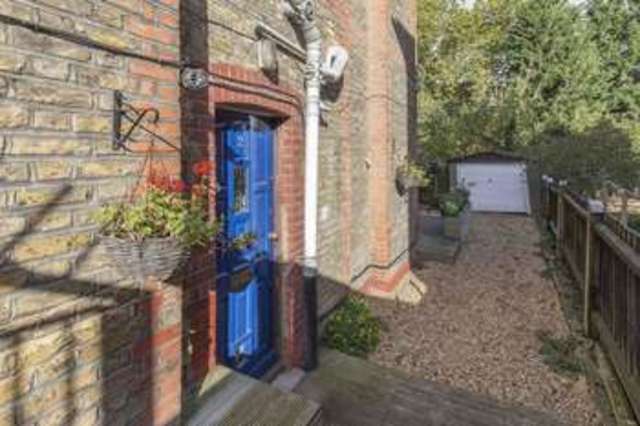  Image of 1 Bedroom Flat for sale at Christchurch Road  Crouch End, N8 9QL