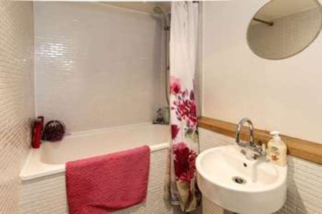  Image of 1 Bedroom Flat for sale at Christchurch Road  Crouch End, N8 9QL