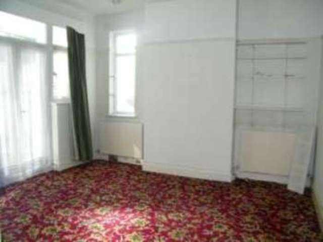  Image of 3 Bedroom Semi-Detached for sale at London  Osidge, N14 5RS