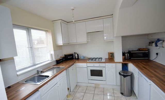  Image of 3 Bedroom Terraced for sale at Fareham Way  Houghton Regis, LU5 5RE