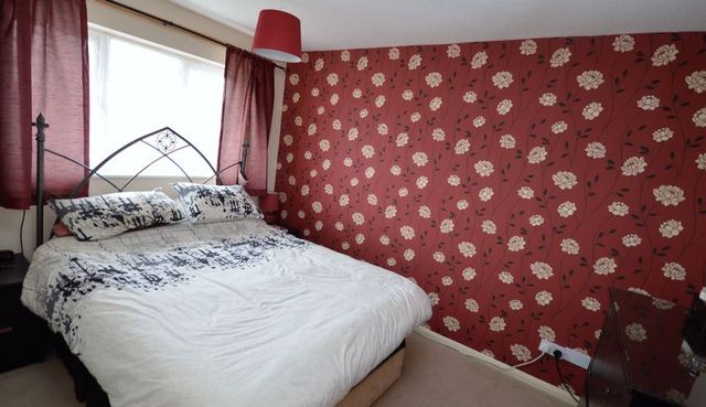  Image of 3 Bedroom Terraced for sale at Fareham Way  Houghton Regis, LU5 5RE