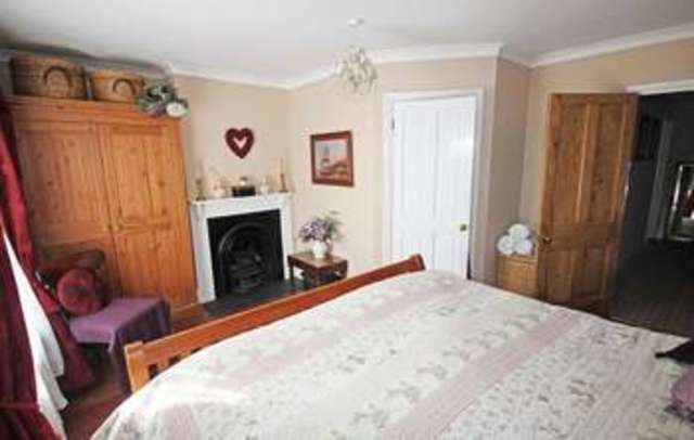  Image of 3 Bedroom Semi-Detached for sale at Park Road  Fordingbridge, SP6 1EQ