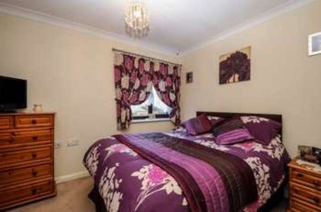  Image of 2 Bedroom Flat for sale at Gershwin Court  Basingstoke, RG22 4NN