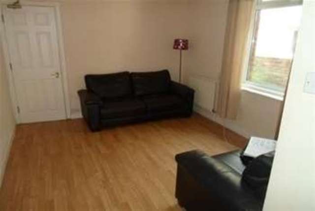  Image of 5 Bedroom Detached to rent at Southampton, SO15 2FZ