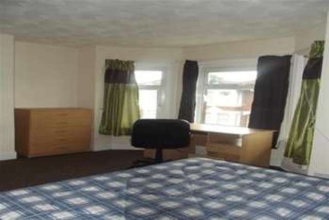  Image of 5 Bedroom Detached to rent at Southampton, SO15 2FZ