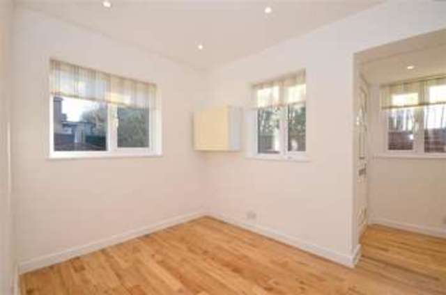  Image of 3 Bedroom Semi-Detached for sale at Uckfield East Sussex Uckfield, TN22 1DW