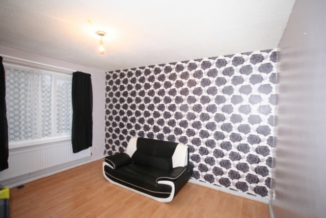  Image of 3 Bedroom Terraced to rent at Rochdale OL16 5SR Rochdale, OL16 5SR