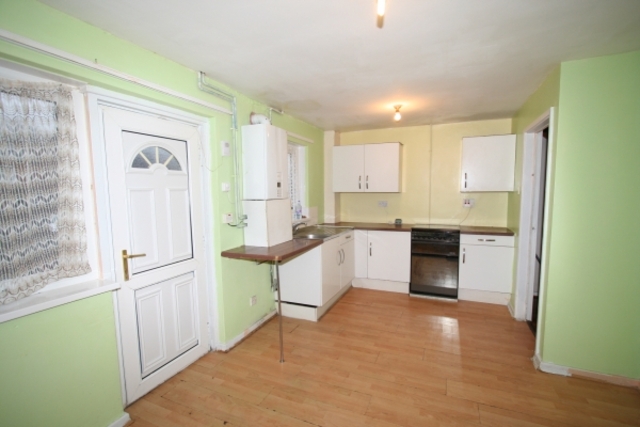  Image of 3 Bedroom Terraced to rent at Rochdale OL16 5SR Rochdale, OL16 5SR