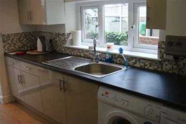  Image of 5 Bedroom Detached to rent at Southampton, SO15 2HW