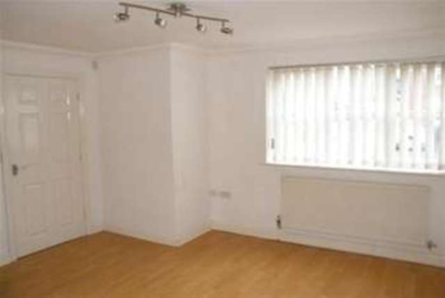  Image of 2 Bedroom Flat to rent at Bolton, BL6 6DX