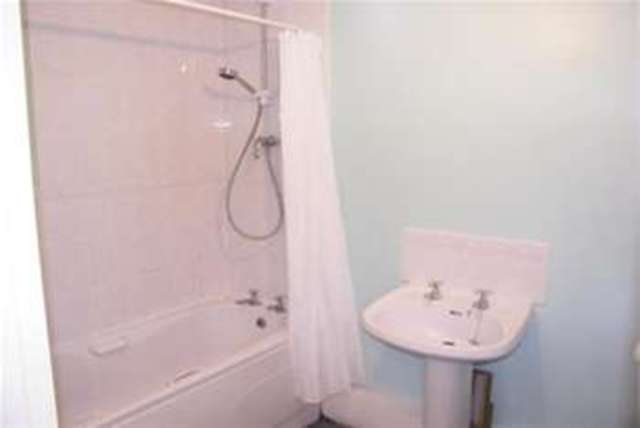  Image of 2 Bedroom Flat to rent at Bolton, BL6 6DX