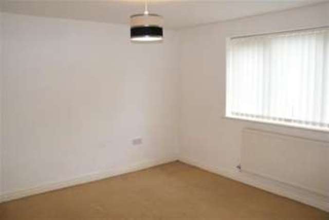  Image of 2 Bedroom Flat to rent at Bolton, BL6 6DX