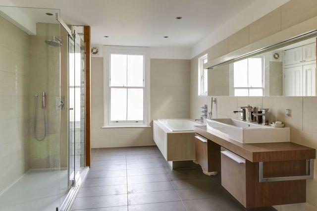 Image of 4 Bedroom Terraced for sale at Ossian Road  Stroud Green, N4 4EA