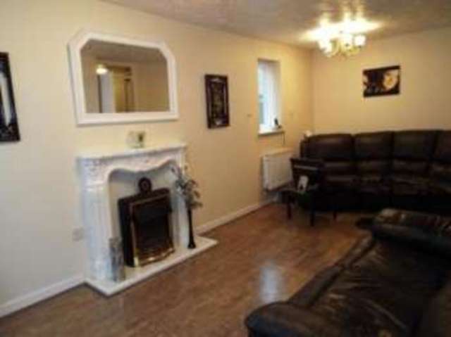  Image of 2 Bedroom Flat for sale at 7 Cypress Square Birmingham Olton, B27 6NJ