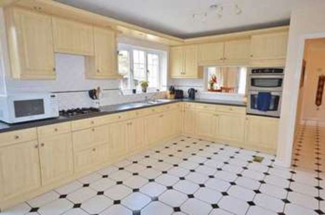  Image of 5 Bedroom Detached to rent at Southcote Way Penn Tylers Green, HP10 8JS