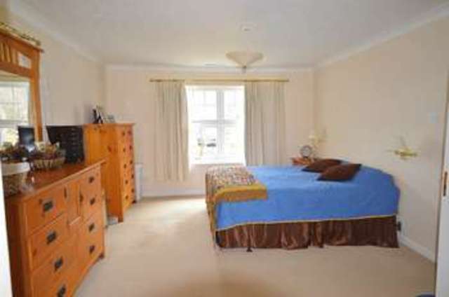  Image of 5 Bedroom Detached to rent at Southcote Way Penn Tylers Green, HP10 8JS