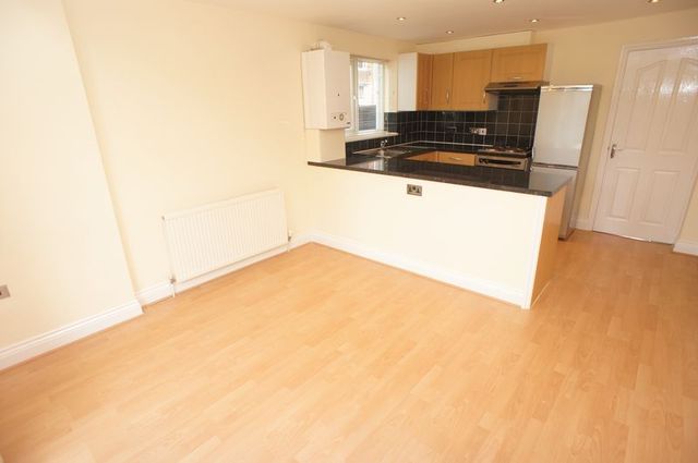  Image of 2 Bedroom Terraced to rent at Sycamore Drive  Brentwood, CM14 4UG