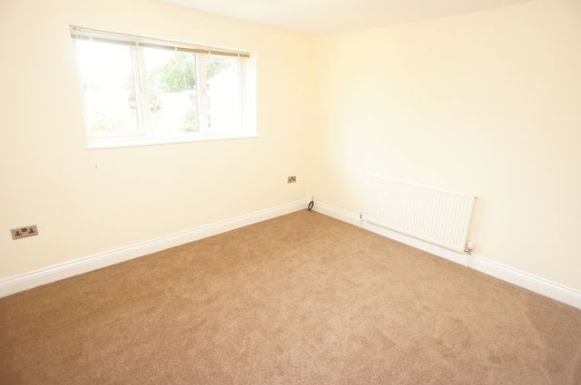  Image of 2 Bedroom Terraced to rent at Sycamore Drive  Brentwood, CM14 4UG