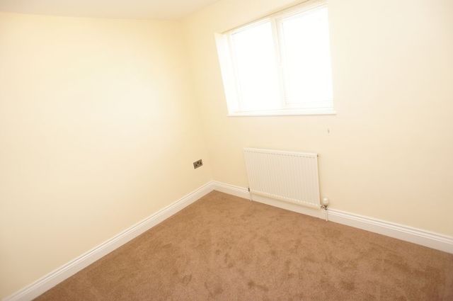  Image of 2 Bedroom Terraced to rent at Sycamore Drive  Brentwood, CM14 4UG