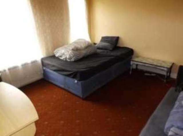  Image of 3 Bedroom Terraced for sale at Peterborough Cambridgeshire Peterborough, PE1 2TX