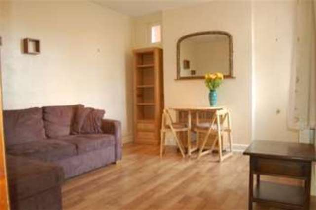  Image of 1 Bedroom Apartment to rent at Wimbledon Park, SW19 7JJ