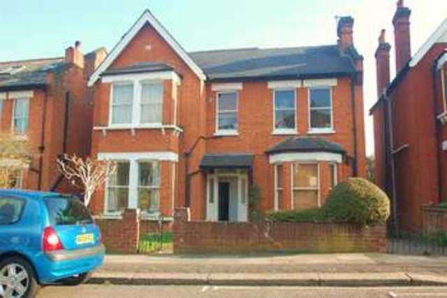  Image of 1 Bedroom Apartment to rent at Wimbledon Park, SW19 7JJ