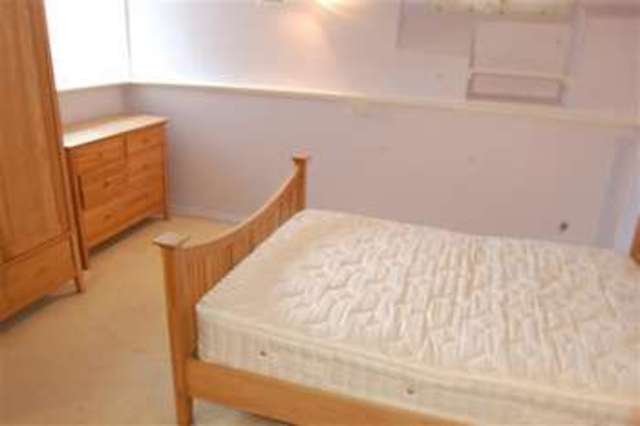  Image of 1 Bedroom Apartment to rent at Wimbledon Park, SW19 7JJ