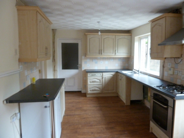  Image of 3 Bedroom Semi-Detached to rent at Rochdale OL12 8TZ Rochdale, OL12 8TZ