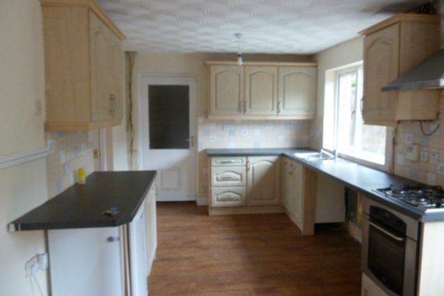  Image of 3 Bedroom Semi-Detached to rent at Rochdale OL12 8TZ Rochdale, OL12 8TZ