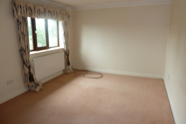  Image of 3 Bedroom Semi-Detached to rent at Rochdale OL12 8TZ Rochdale, OL12 8TZ