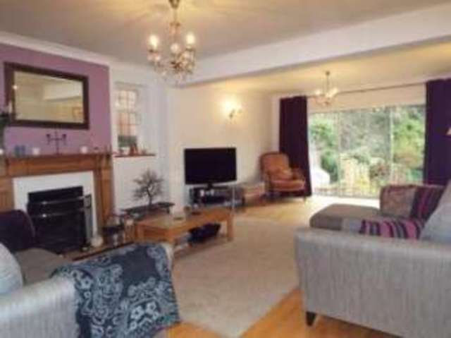  Image of 3 Bedroom Detached for sale at West Byfleet Surrey West Byfleet, KT14 6AS
