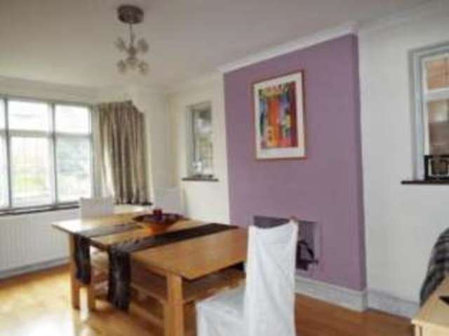 Image of 3 Bedroom Detached for sale at West Byfleet Surrey West Byfleet, KT14 6AS