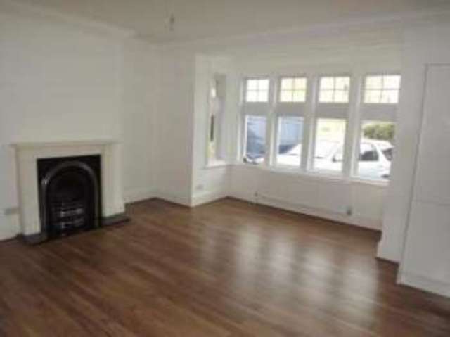  Image of 2 Bedroom Flat for sale at 1 Warren Edge Close Bournemouth Wick, BH6 4AY