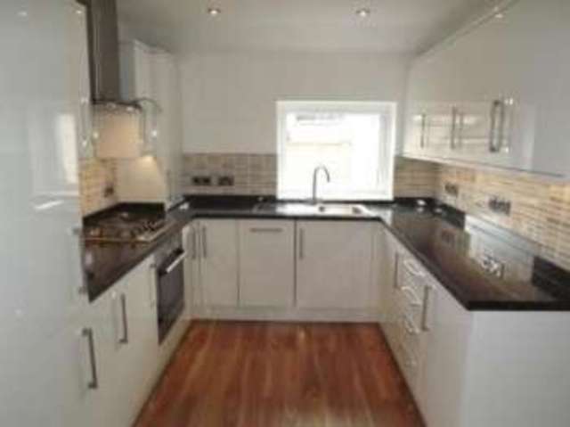  Image of 2 Bedroom Flat for sale at 1 Warren Edge Close Bournemouth Wick, BH6 4AY
